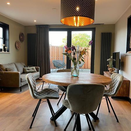 De Heerlykheid Wemeldinge, Vlak Bij Strand En Bos, Ruime Vakantiewoning Met Eigen Patio In De Karakteristieke Dorpsstraat Luaran gambar