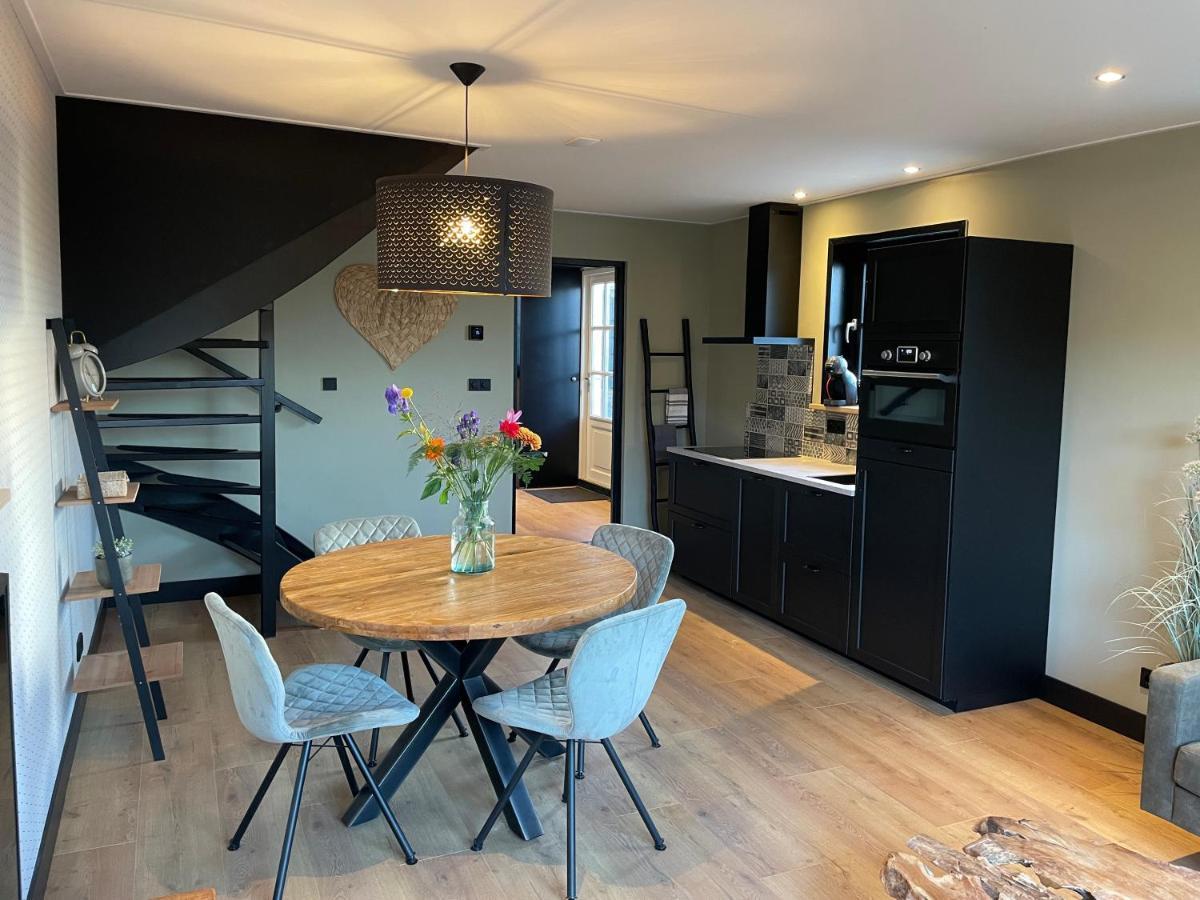 De Heerlykheid Wemeldinge, Vlak Bij Strand En Bos, Ruime Vakantiewoning Met Eigen Patio In De Karakteristieke Dorpsstraat Luaran gambar