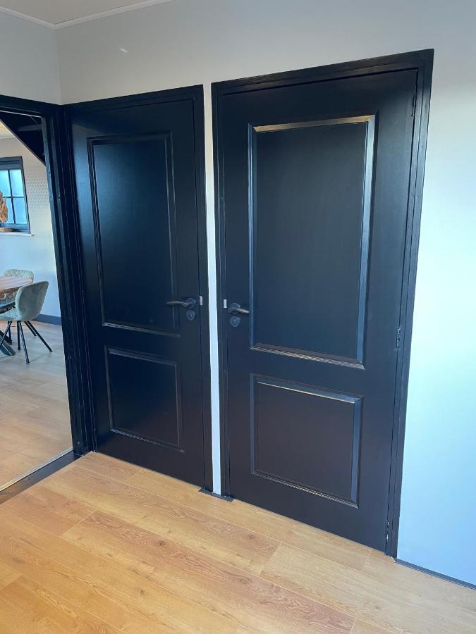 De Heerlykheid Wemeldinge, Vlak Bij Strand En Bos, Ruime Vakantiewoning Met Eigen Patio In De Karakteristieke Dorpsstraat Luaran gambar