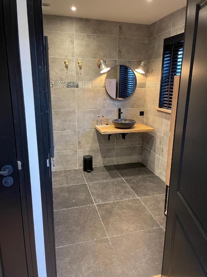 De Heerlykheid Wemeldinge, Vlak Bij Strand En Bos, Ruime Vakantiewoning Met Eigen Patio In De Karakteristieke Dorpsstraat Luaran gambar